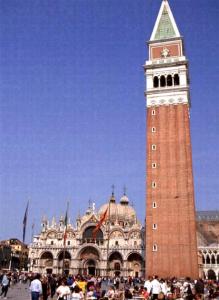campanile et basilique 